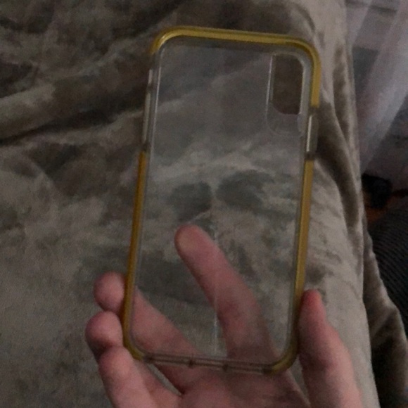 Clear iPhone XR phone case with yellow border - Picture 4 of 4